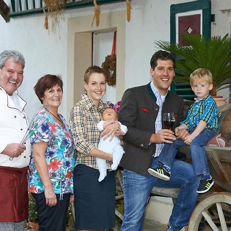 Hotel Loewen Garni Oberrimsingen ภายนอก รูปภาพ