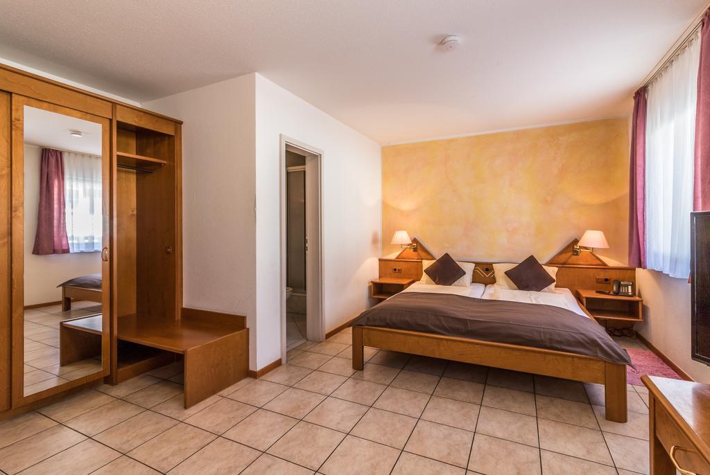 Hotel Loewen Garni Oberrimsingen ห้อง รูปภาพ