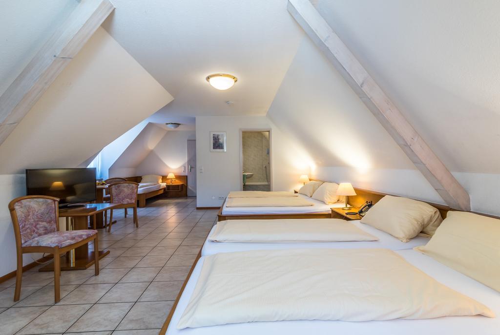 Hotel Loewen Garni Oberrimsingen ห้อง รูปภาพ