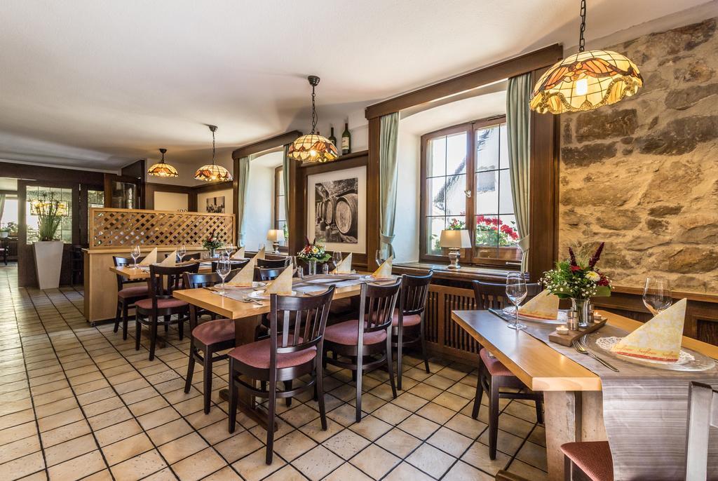Hotel Loewen Garni Oberrimsingen ภายนอก รูปภาพ