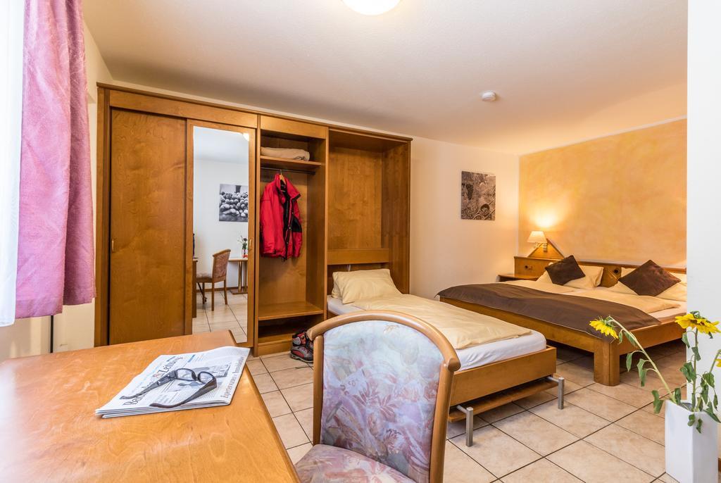 Hotel Loewen Garni Oberrimsingen ห้อง รูปภาพ