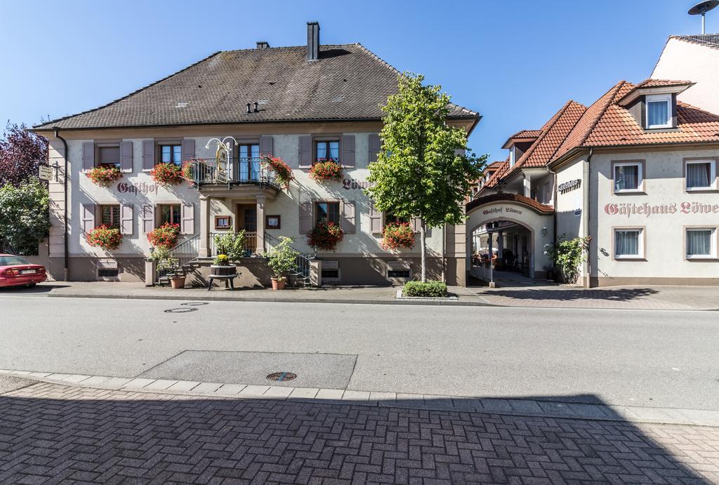 Hotel Loewen Garni Oberrimsingen ภายนอก รูปภาพ