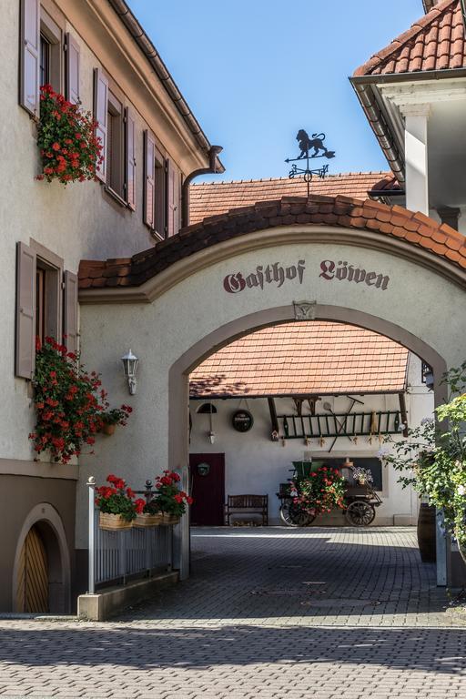 Hotel Loewen Garni Oberrimsingen ภายนอก รูปภาพ