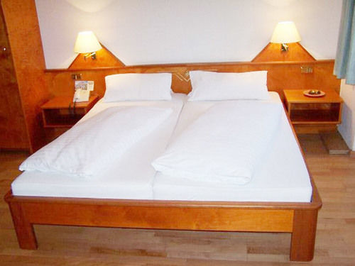 Hotel Loewen Garni Oberrimsingen ภายนอก รูปภาพ